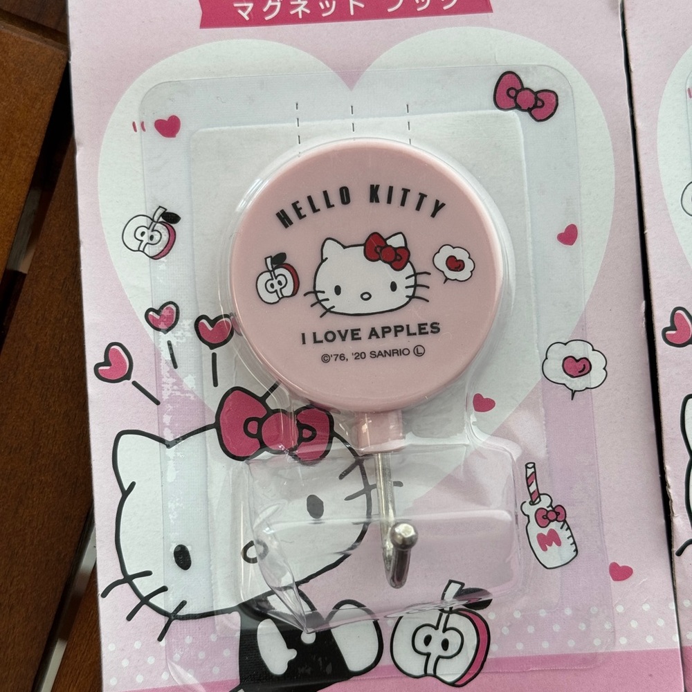 Hello Kitty Magnet Hook Set - Picture 2 of 3